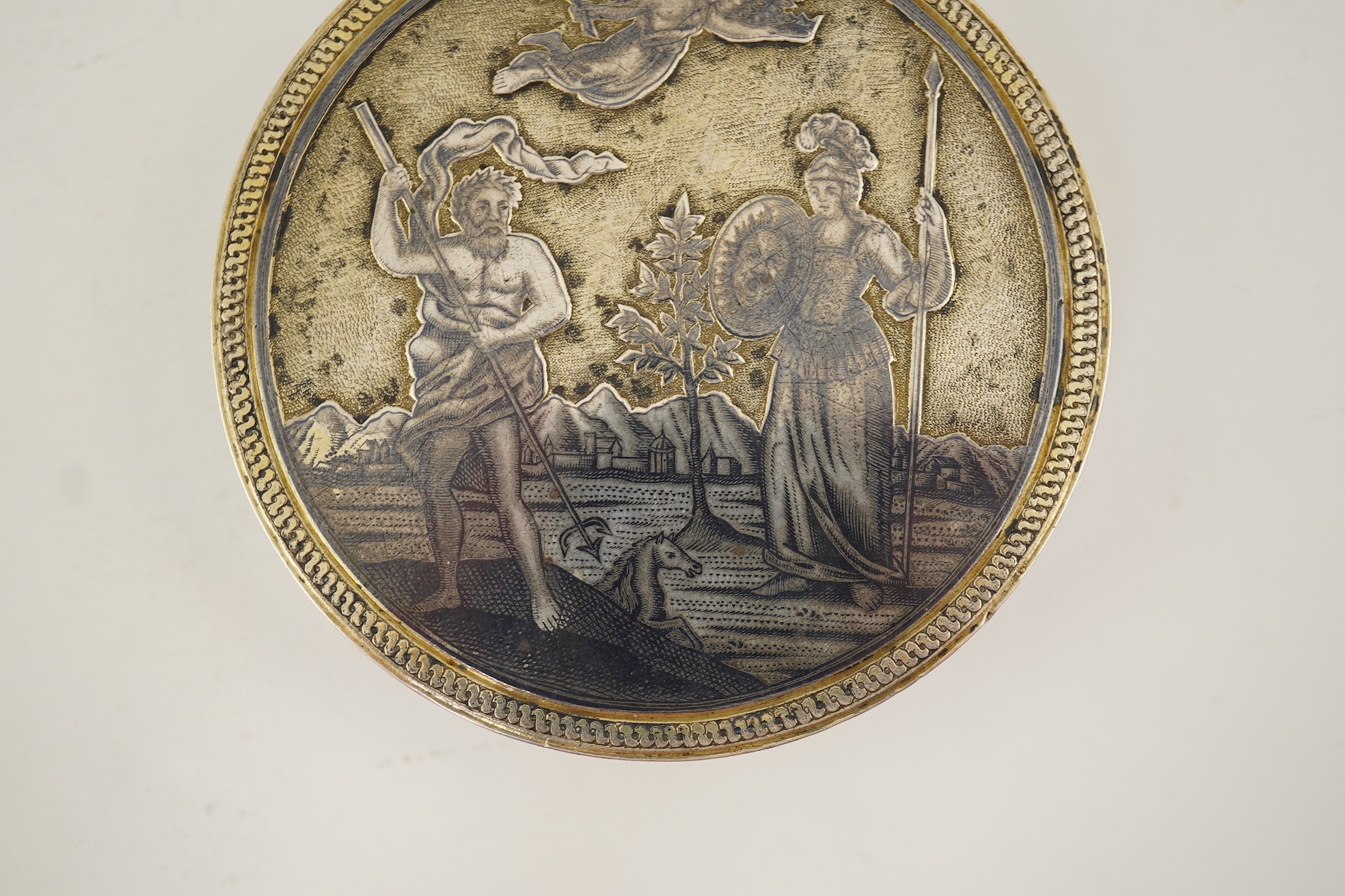 An early 19th century Russian 84 zolotnik and niello circular box and cover, assay master probably Alexei Torlov, Veliki Oustioug, 180?